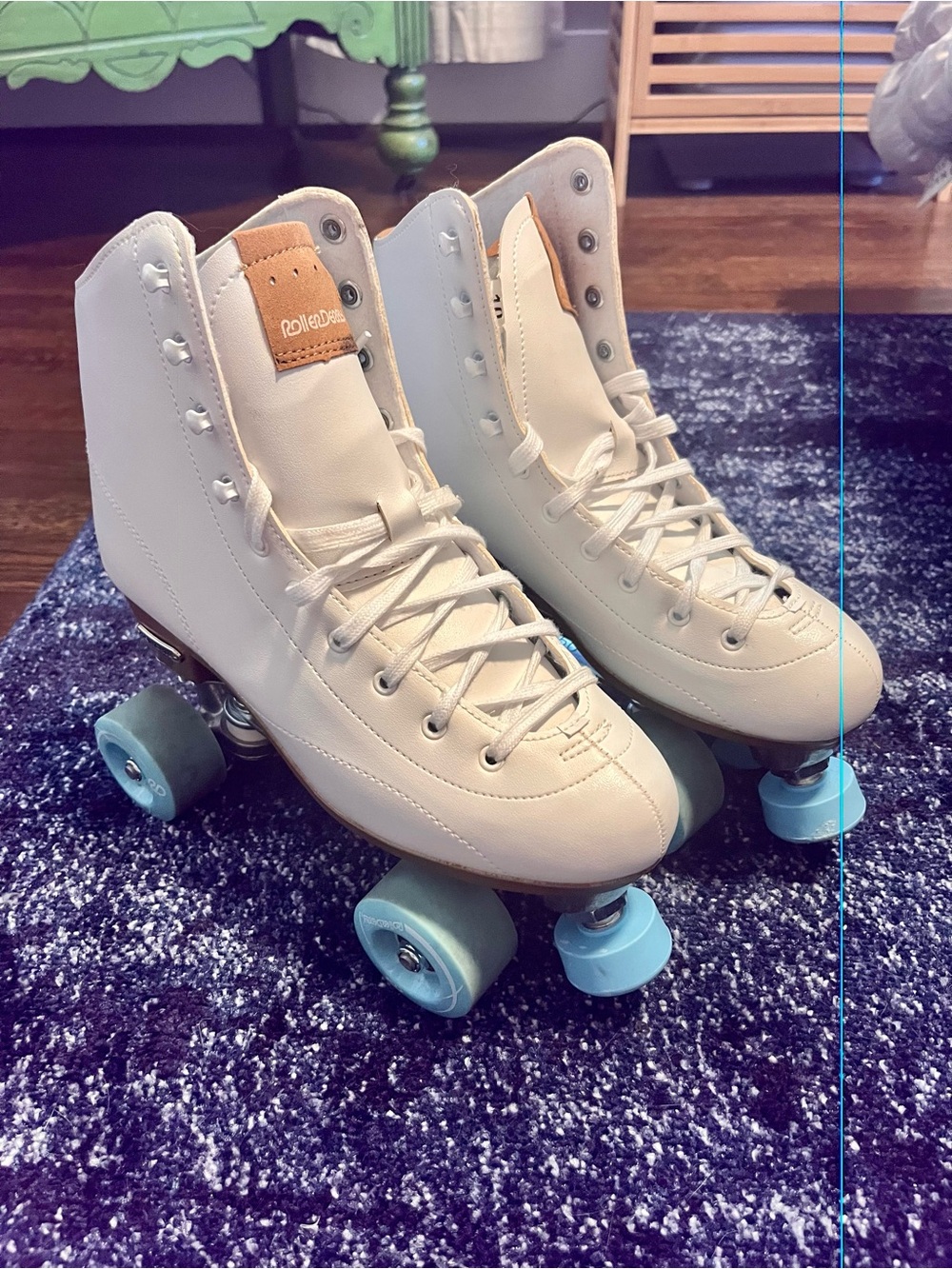 Roller Derby Cruze XR High Top Women’s Roller Skates (and knee pads!)